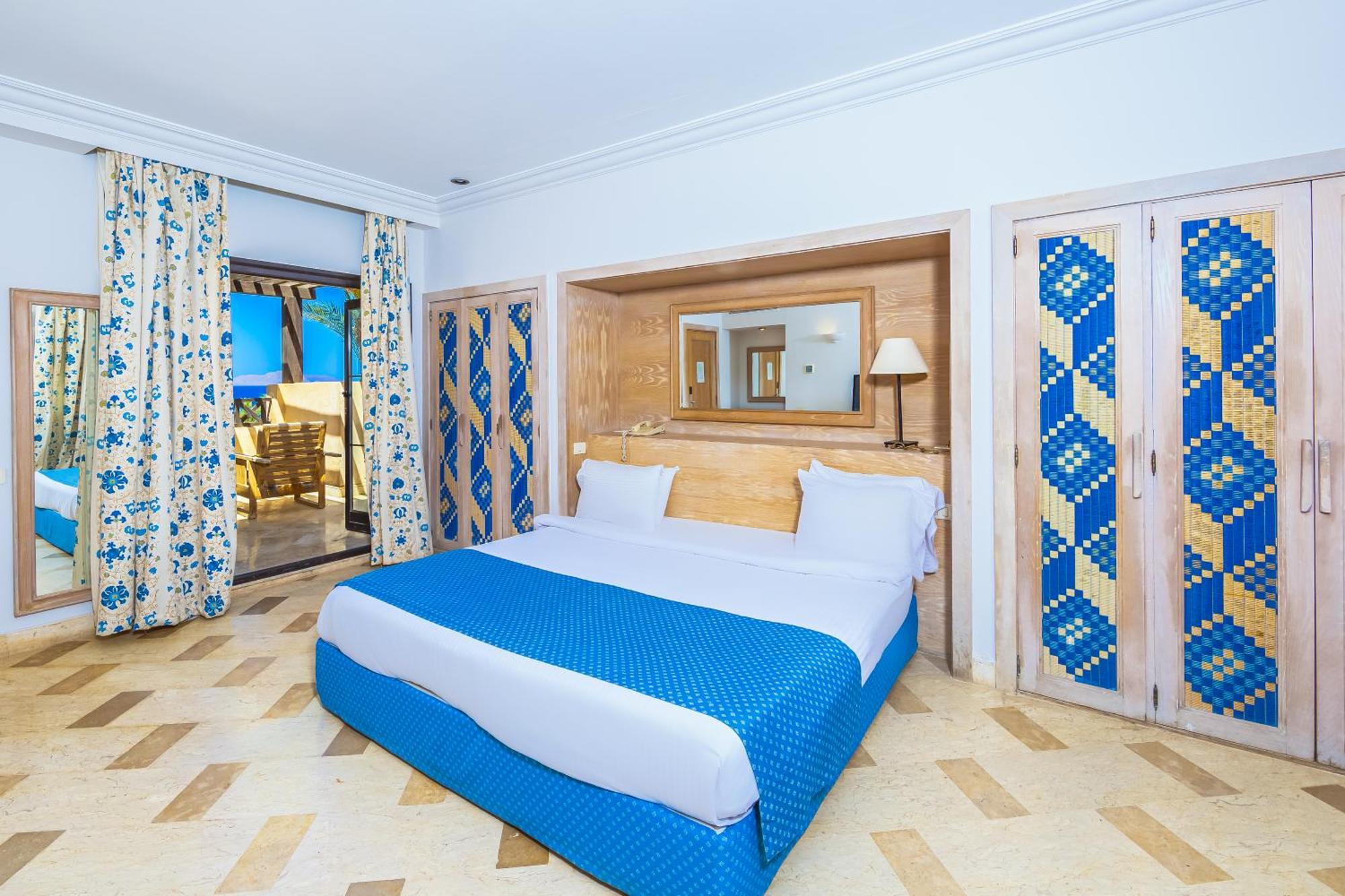 The Grand Hotel Sharm El Sheikh Exteriör bild A bedroom at the hotel
