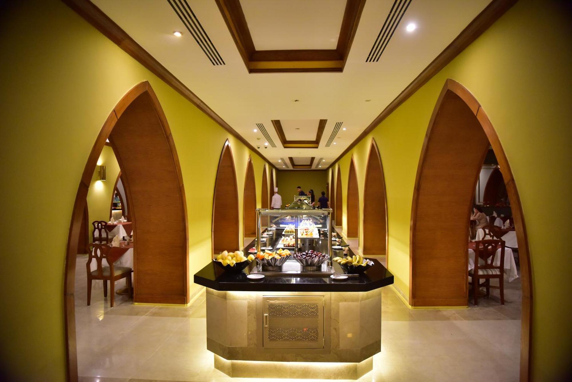 The Grand Hotel Sharm El Sheikh Exteriör bild The buffet at the hotel