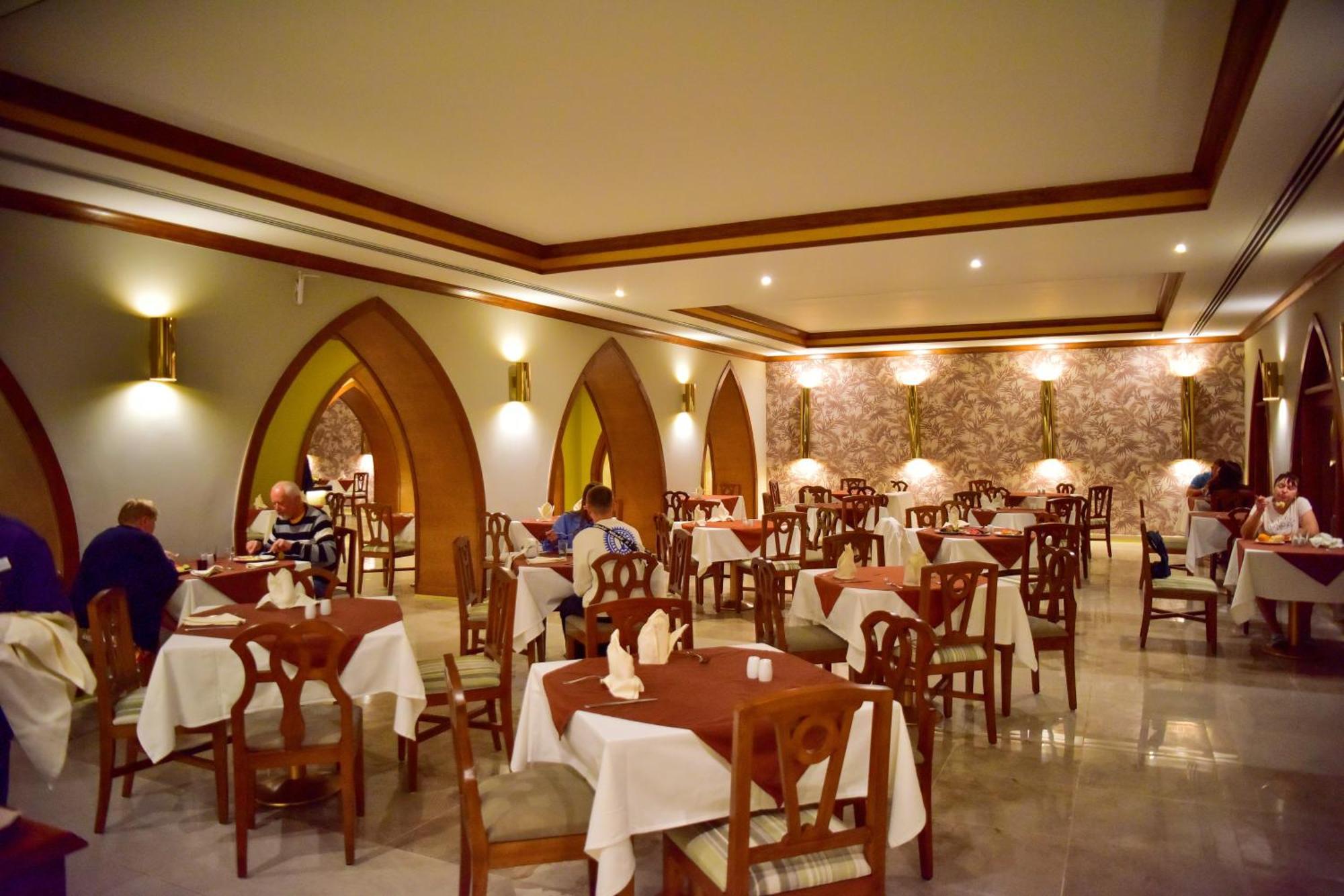 The Grand Hotel Sharm El Sheikh Exteriör bild The restaurant at the hotel