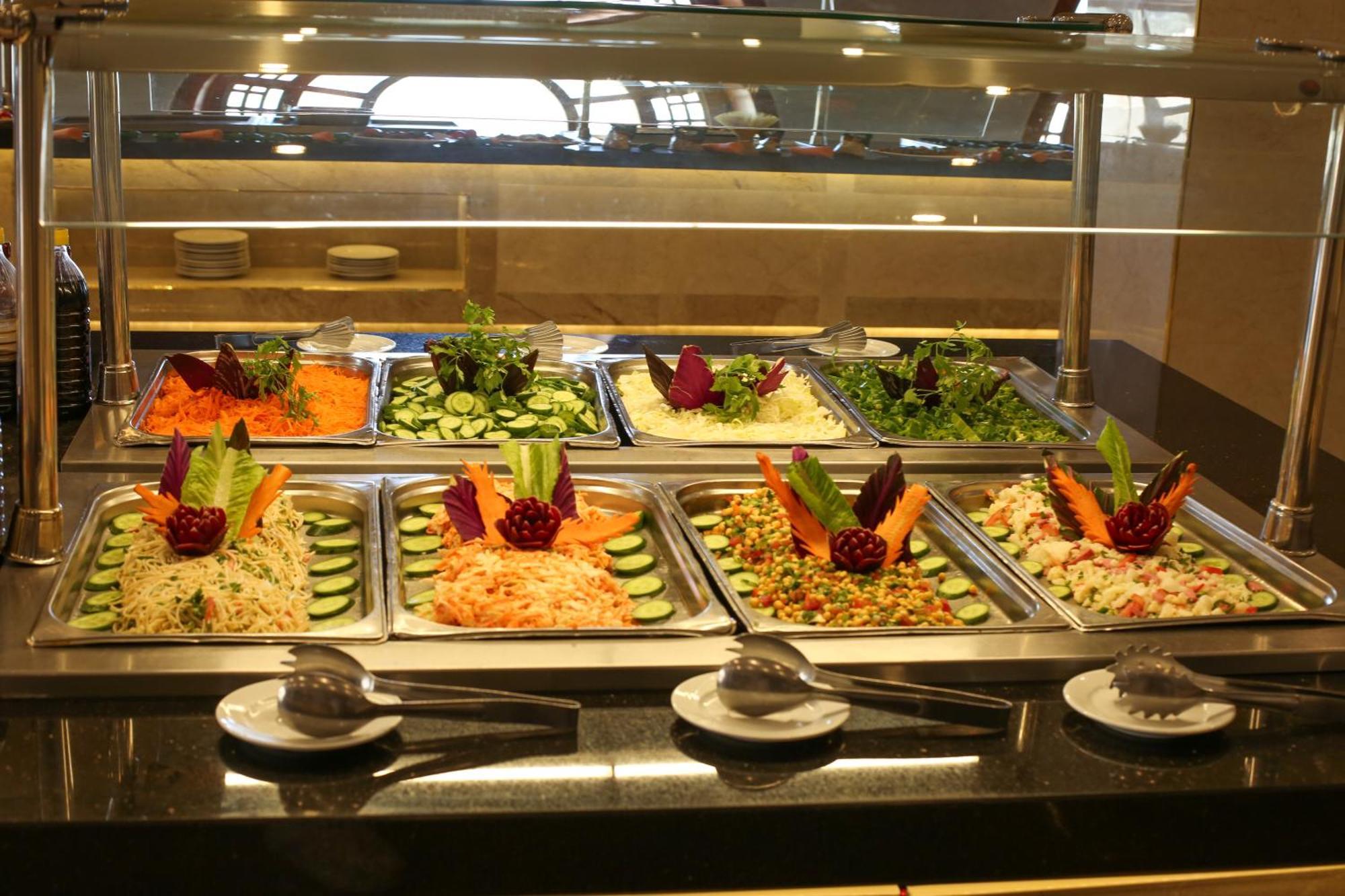 The Grand Hotel Sharm El Sheikh Exteriör bild A salad bar